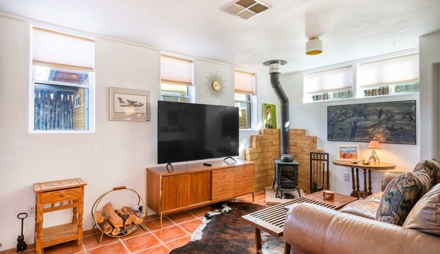 Santa Fe Serenity - Walk to the Railyard, Dog-Friendly Garden Home