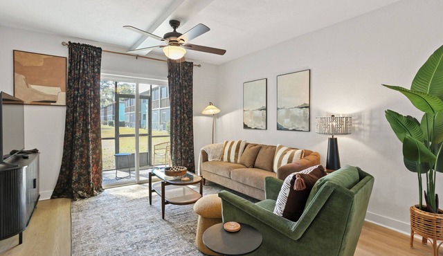 Savannah, 2bed/2bath, Pet Friendly