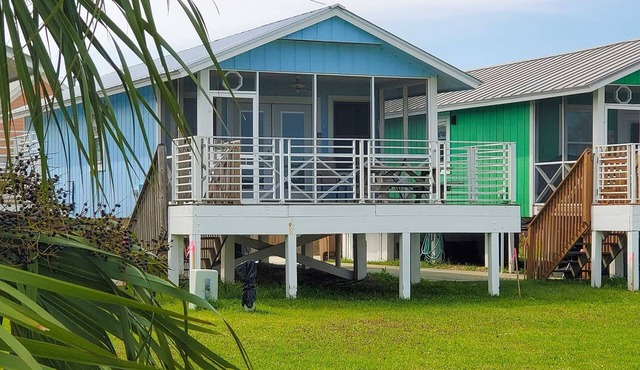 Scallop Cove #5 - The Blue Tortuga - Coastal Sunrise Bayfront Retreat, Pet Friendly