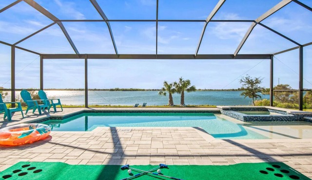 Scenic Waterfront Views, Family Pool Retreat, Games !3min Tampa Bay Boat Launch!