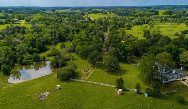 Schulenburg Family Ranch Retreat, Near Round Top, Fishing & Fire Pit