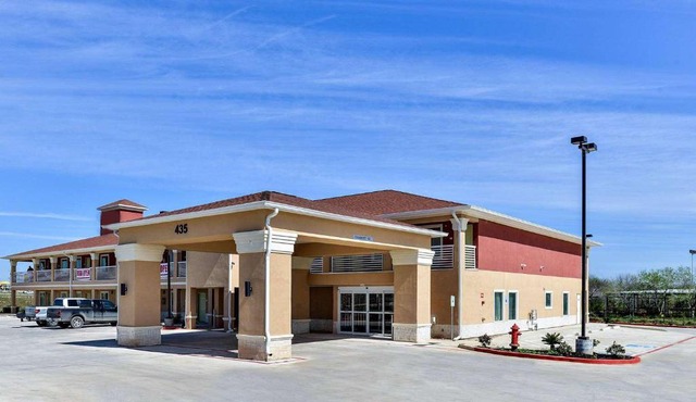 Scottish Inn & Suites Cotulla, TX