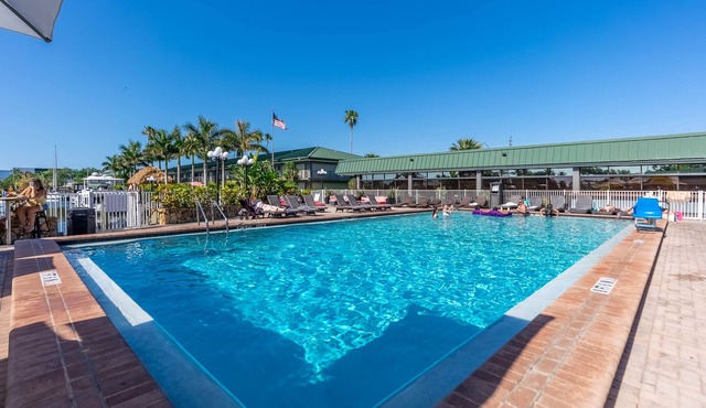 Seaside Dream | Private & Modern | Ace Location |