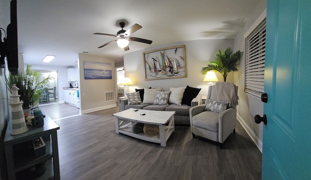 Seaside Serenity-Tranquil Beachside 2-bedroom home in beautiful Ormond-By-Sea