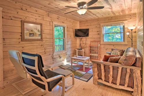 Secluded Cabin w/Deck 13 Miles to Downtown Murphy