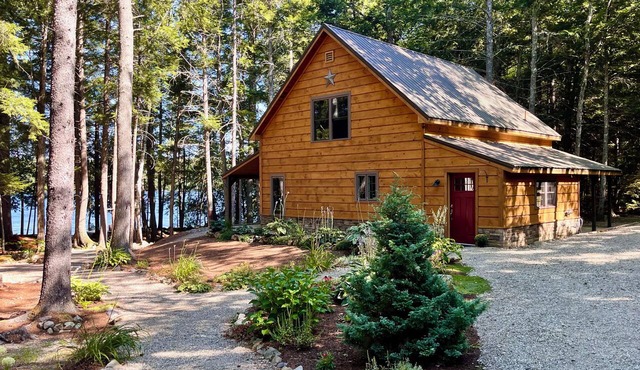 Secluded Lakefront Cabin on Peaceful Long Pond - Private Dock, Kayaks and more in Great Pond