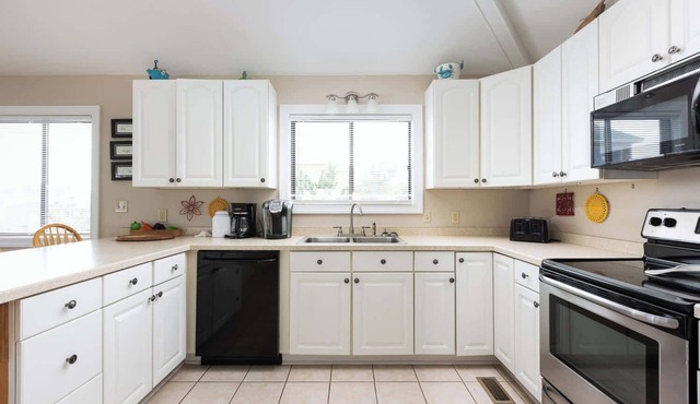 Semi-Oceanfront w/Heated Pool, Hot tub, Cabana, Ocean Views in Corolla