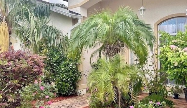 Serene Long-Stay Suite: Water Views, Lanai & Dedicated Office