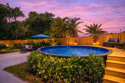 Serene Pool Hideaway 3BR Beach & Downtown Nearby