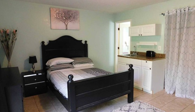Serene Stays by Clearwater/Safety Harbor w/Private Bath & Entry