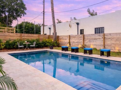 Serene WPB Escape Pool Near Beach