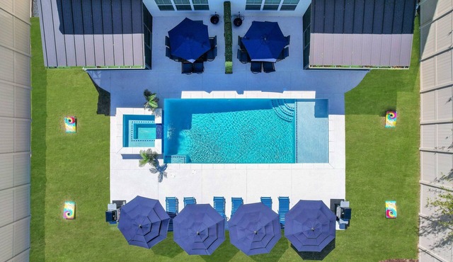 Serenity Oasis - Villa 2 - Professionally Designed Duplex Home with Luxurious Heated Pool and Spa!
