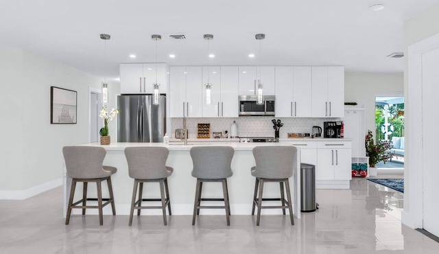 Serenity Sands Delray Beach Oasis - Modern Getaway!
