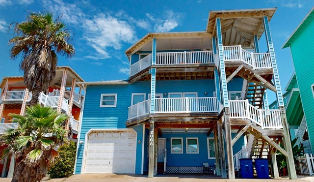 Shared Heated Pool, Pet Friendly, Walking Boardwalk to the Beach