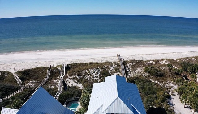 Shiny new luxury Gulf front w/one acre lot, pool, elevator, beach gear
