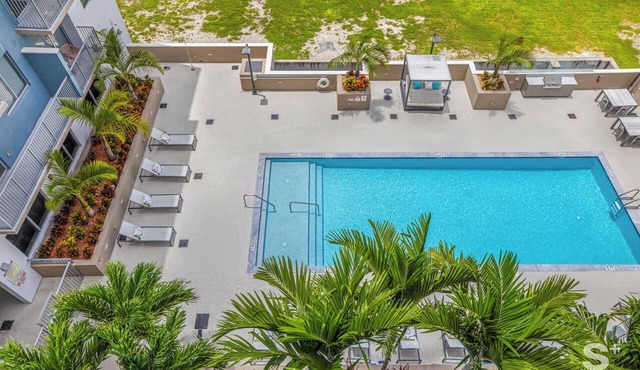 Sleek Miami 2BR | Free parking | Pool & Gym