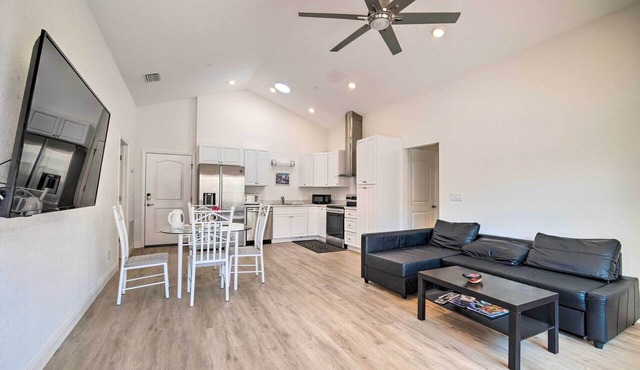 Sleek Tavares Condo 3 Miles to Downtown