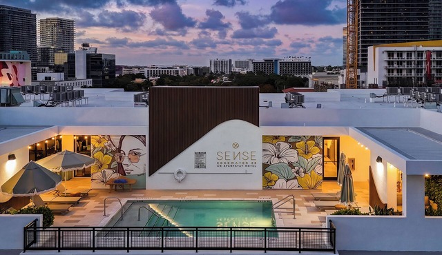 Sleeps 12 2 Suites in New Luxury Hotel w/Rooftop Pool | Sense28 by AvantStay