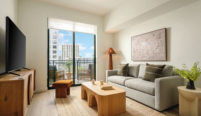 Sleeps 18 | 3 Suites + Rooftop Pool + Fitness Center | Near Wynwood | Sense28