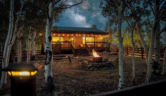 ★ Sleeps 6 ★ Surrounding Mtn + Aspen Vistas + Hot Tub + Game Room