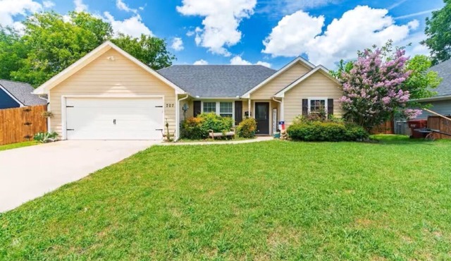 Small Town Stay on Main, Contractor Friendly