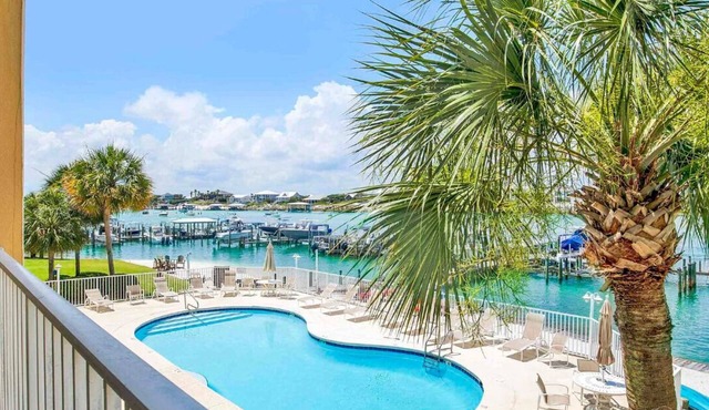 SNOWBIRD SPECIAL with BOAT SLIP. A 3bd/3ba condo in lovely Orange Beach, AL
