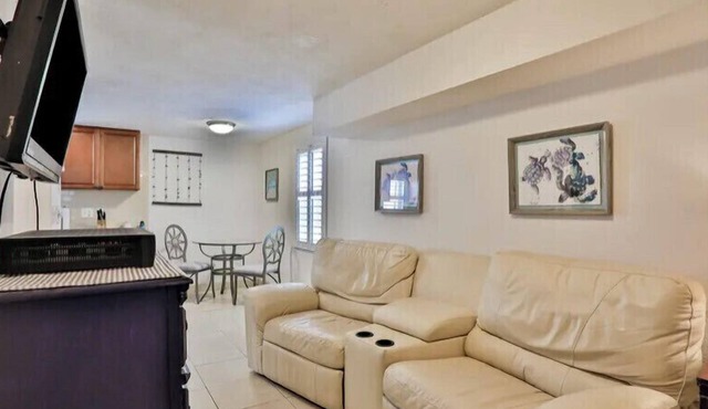 Snowbirds 50% -Unit 1-1BR -50 ft Flagler Beach located downtown!-