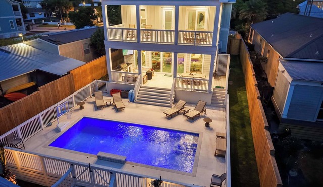 So Far, So Bueno! Sleeps 22 | Pool, LSV, Beachwalk