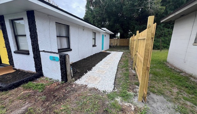 Space Coast getaway! The blue Lagoon! One bed one bath Oasis!