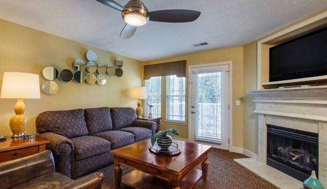 Spacious 1 BR | Holiday Hills