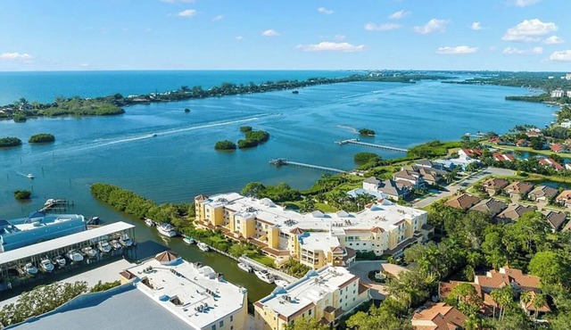 Spacious 3-BR + large den condo in private, quiet luxury Casey Key area