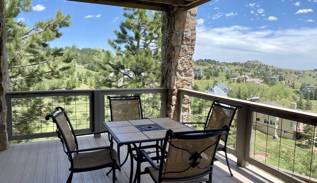 Spacious 3bed - Private Deck - Mountain Views - Hike, Bike, & Red Rocks!