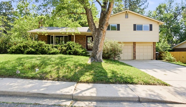 Spacious 3BR | Kids Playset + Toys | Mountain View