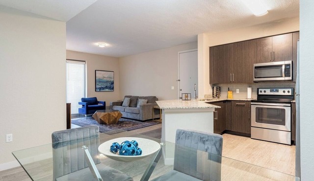 Spacious 3BR | Pool, Gym, Near Beach and Speedway