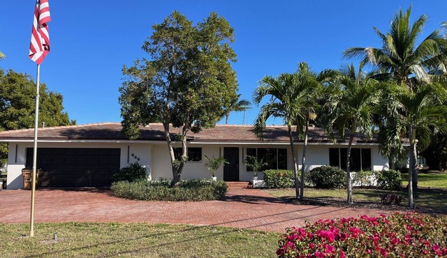 Spacious 4 Bedroom Private Pool Home in The Cove, Deerfield Beach, FL!