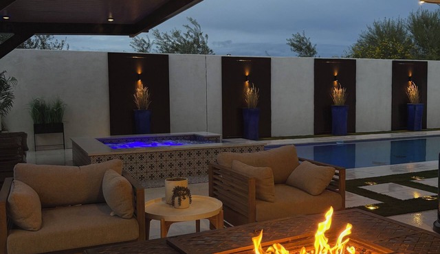 Spacious 4 bedroom 4 bath Retreat with Beautiful Pool in Glendale. Sleeps 10-12