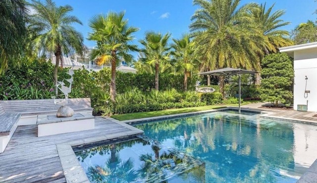 Spacious 4-bedroom house in Prime Old Naples Location