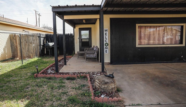 Spacious 4-bedroom Red Raider themed house with AC and WiFi in fantastic Lubbock