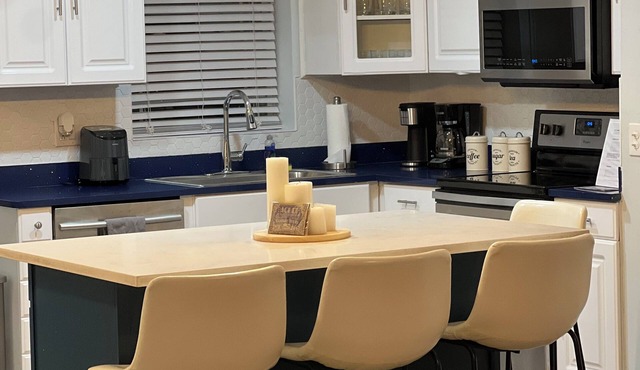 Spacious 4BR Home in Tampa ★ Easy Drive to Busch Gardens