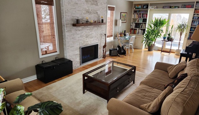 Spacious 4BR Home Near Trails & Shops – AC, WiFi, & Family-Friendly!