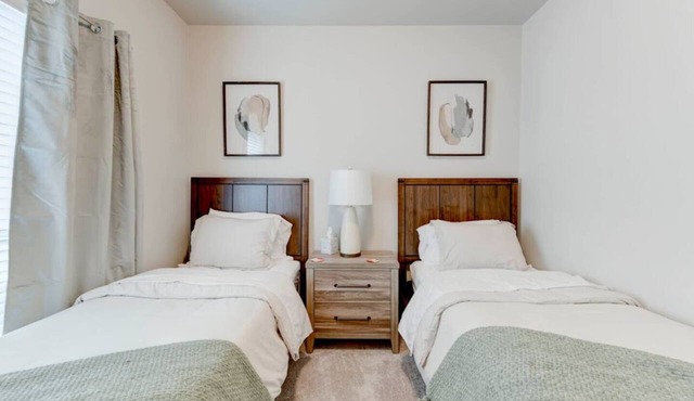 Spacious 5-Bed Retreat in Troy