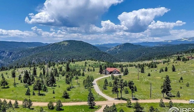 Spacious 5-bedroom house in charming Boulder with AC and fitness room