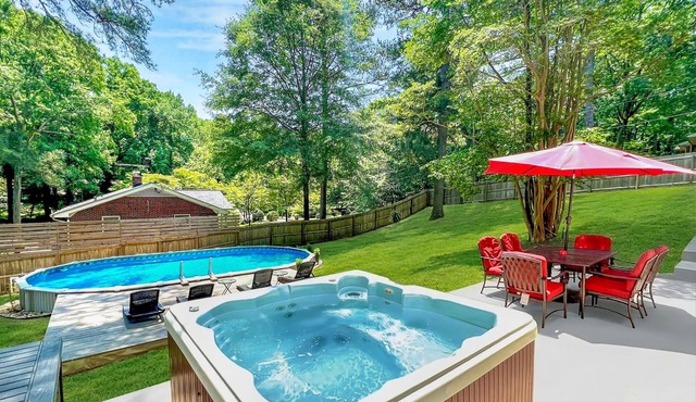 Spacious 6BR Fun Near Airport Pool HotTub GameRoom BBQ