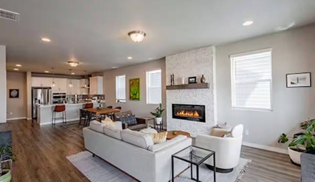 Spacious, bright executive SW Longmont home, close to Boulder