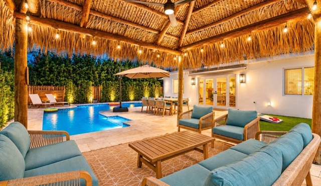 Spacious Designer 4BR Pool Home Near Beach | BBQ & Games