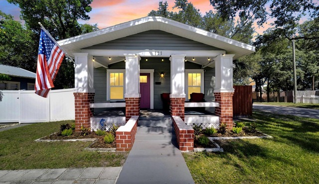 Spacious Getaway - Cozy & Modern - Backyard Dreamn