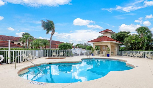 Spacious Golf Club Condo, Membership Available!