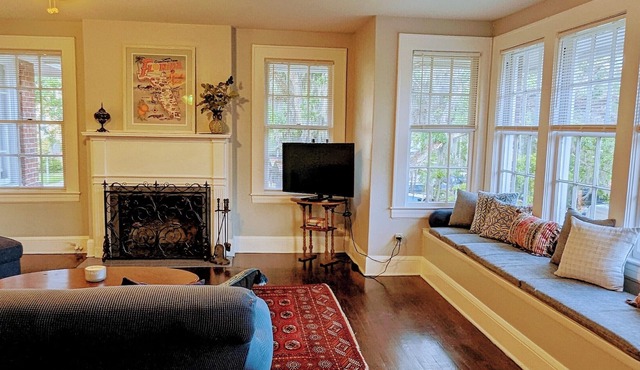 Spacious Historic Riverside - Avondale Duplex Apartment - Flexible Rates