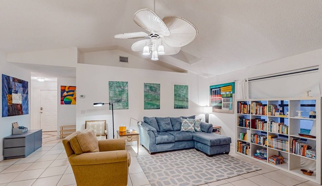 Spacious home near the Ocean overloooking the Preserve with enclosed Patio & W/D