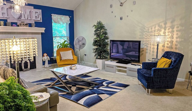 Spacious Kansas City Townhome with 2 Living Rooms Near Downtown Stadiums and MCI